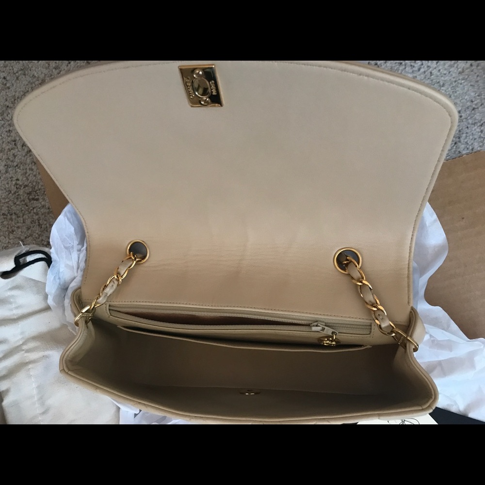 Chanel Vintage Diana flap, Beige - Picture 3 of 8